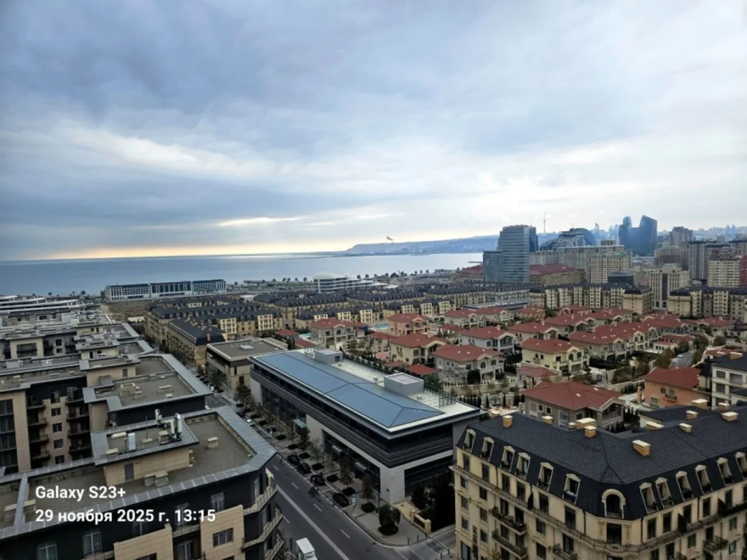 Satılır 4 otaqlı mənzil 225 m²