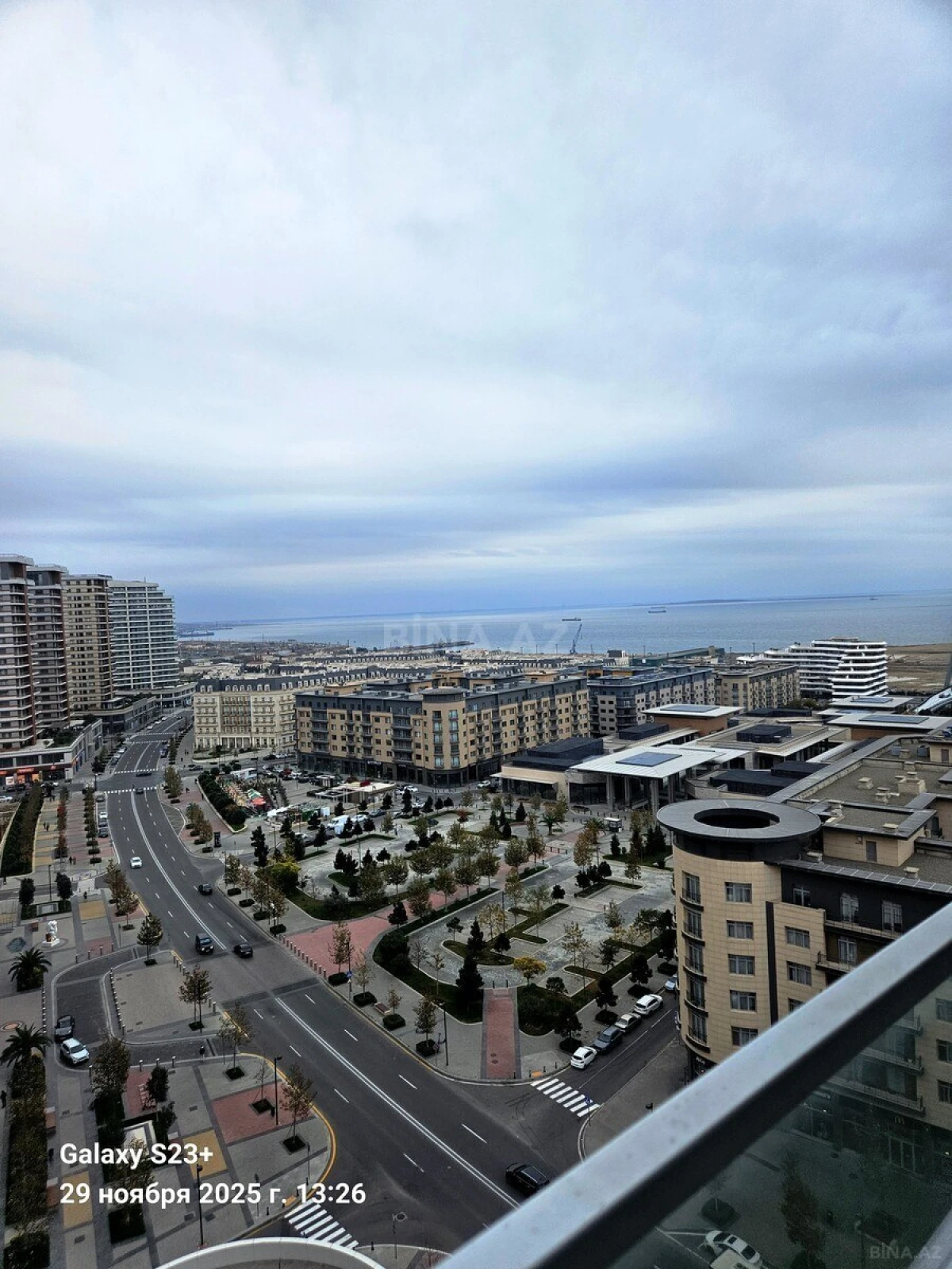 Satılır 4 otaqlı mənzil 225 m²