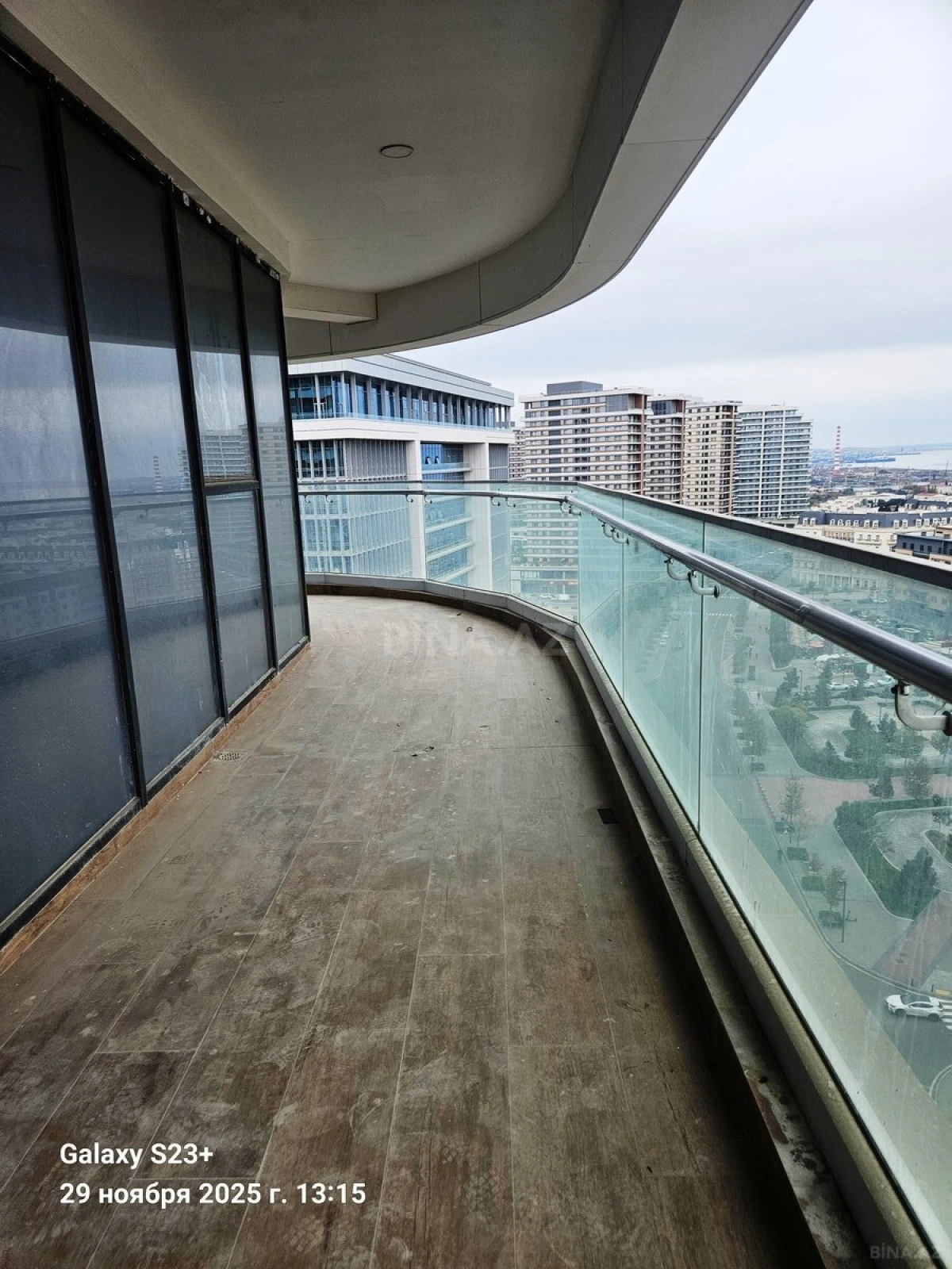 Satılır 4 otaqlı mənzil 225 m²