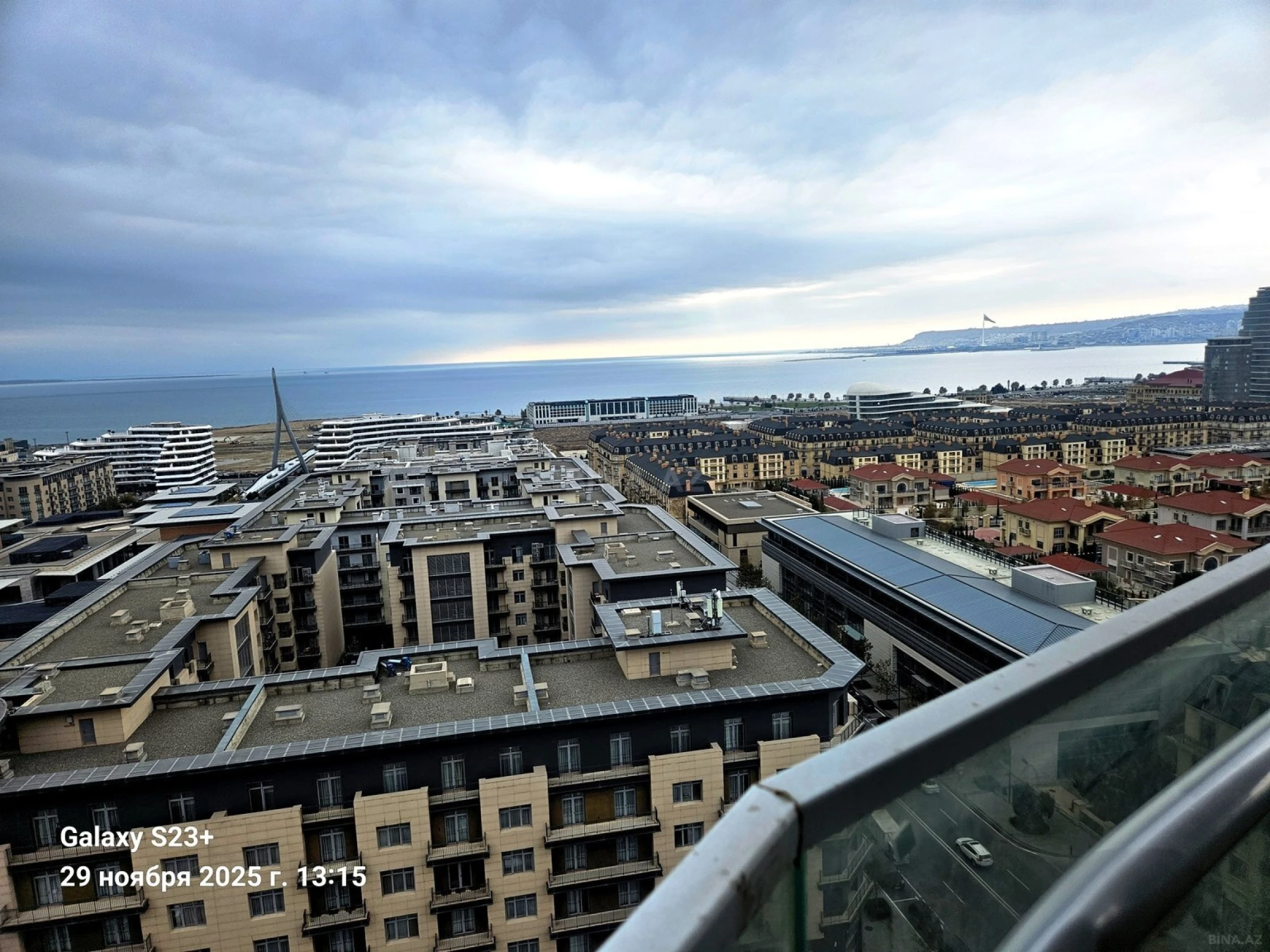 Satılır 4 otaqlı mənzil 225 m²