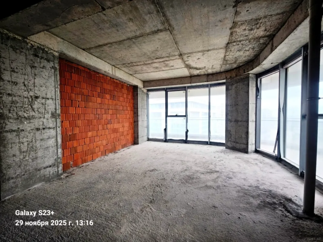 Satılır 4 otaqlı mənzil 225 m²