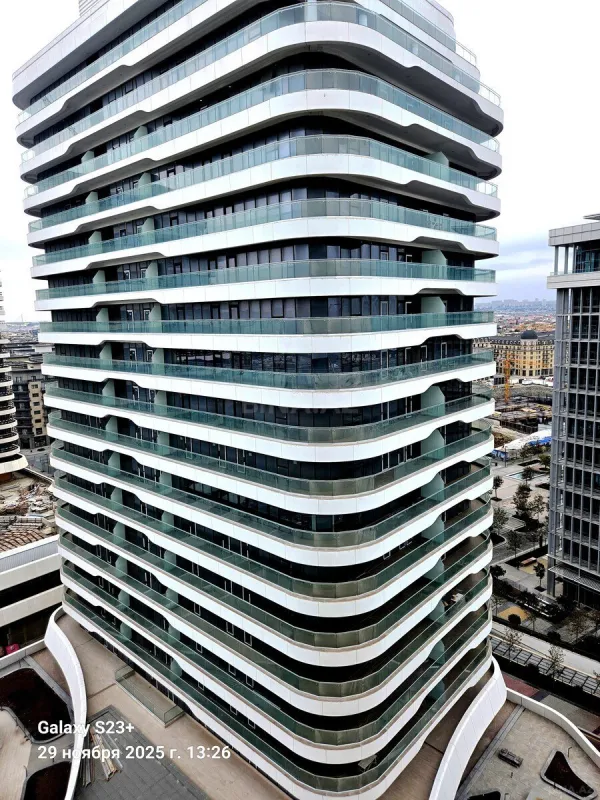 Satılır 4 otaqlı mənzil 225 m²