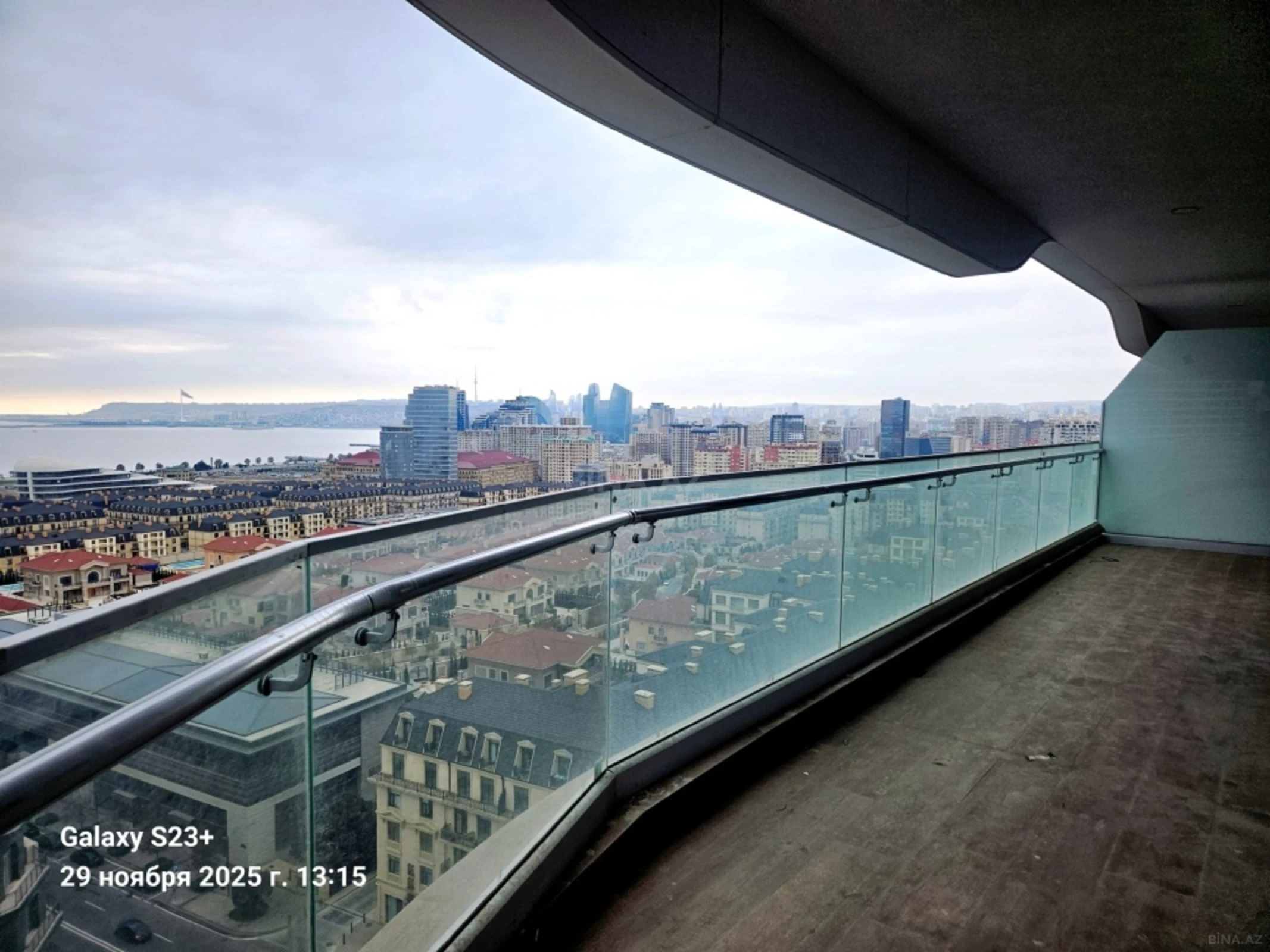 Satılır 4 otaqlı mənzil 225 m²