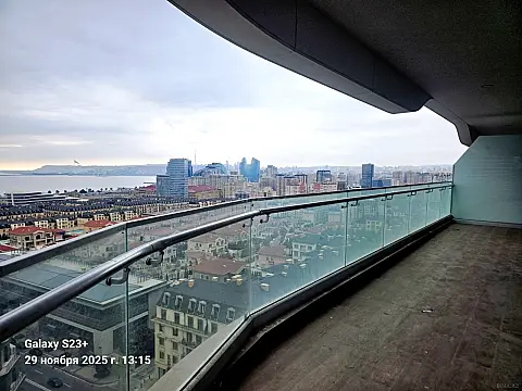 Satılır 4 otaqlı mənzil 225 m²