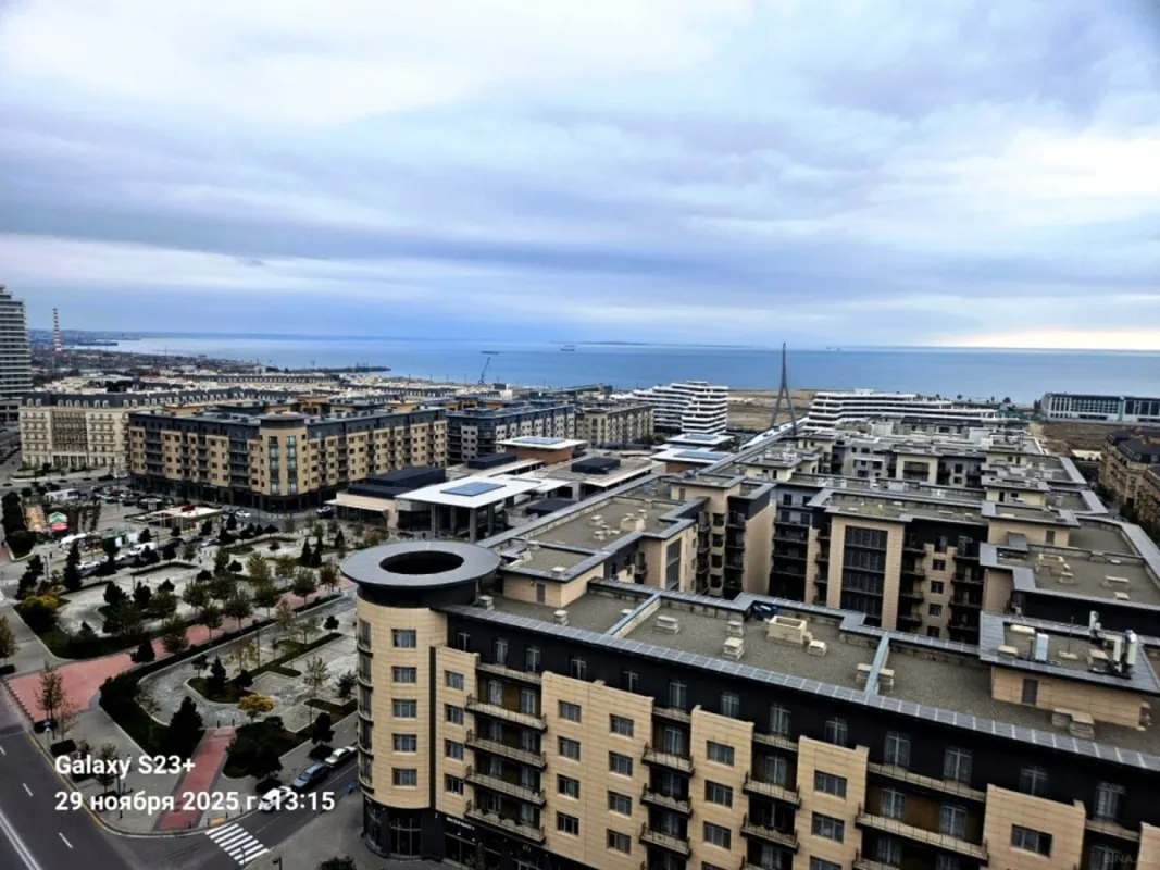 Satılır 4 otaqlı mənzil 225 m²