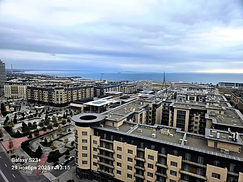 Satılır 4 otaqlı mənzil 225 m²