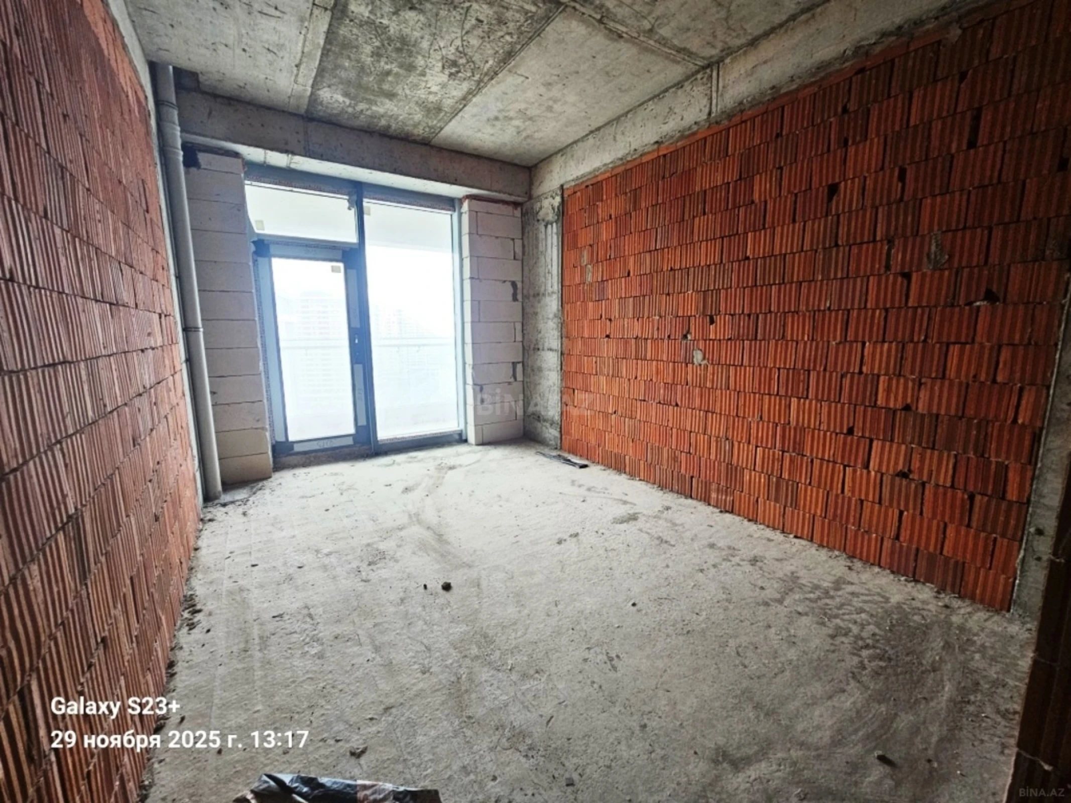 Satılır 4 otaqlı mənzil 225 m²