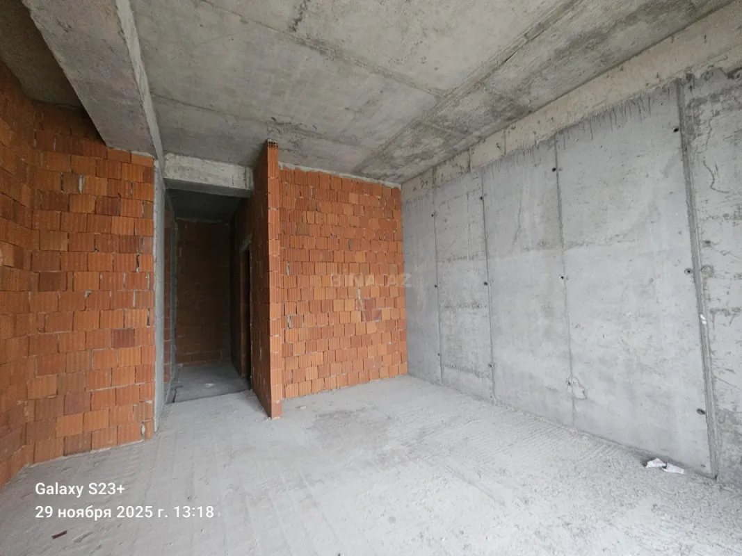 Satılır 4 otaqlı mənzil 225 m²