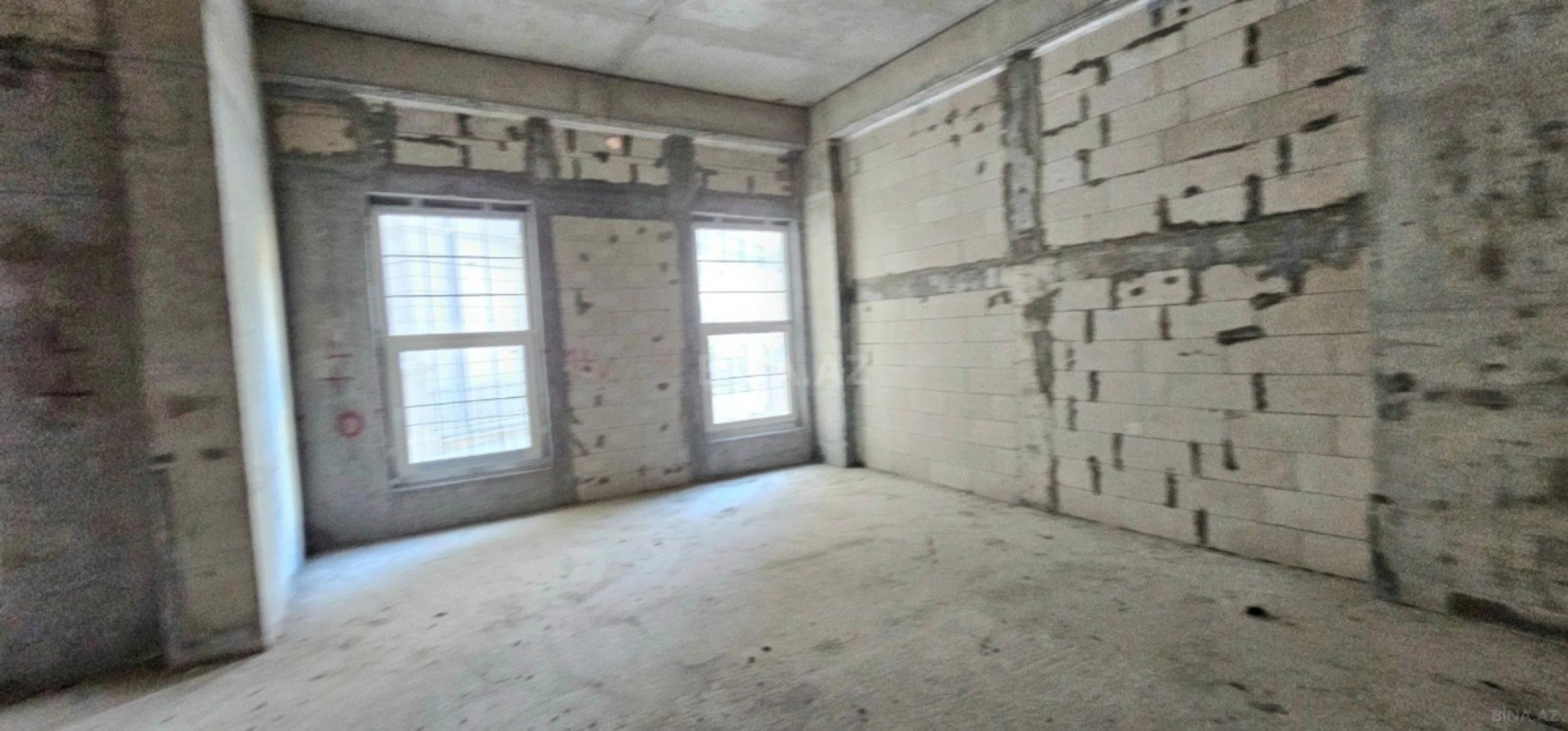 Satılır 4 otaqlı mənzil 143 m²