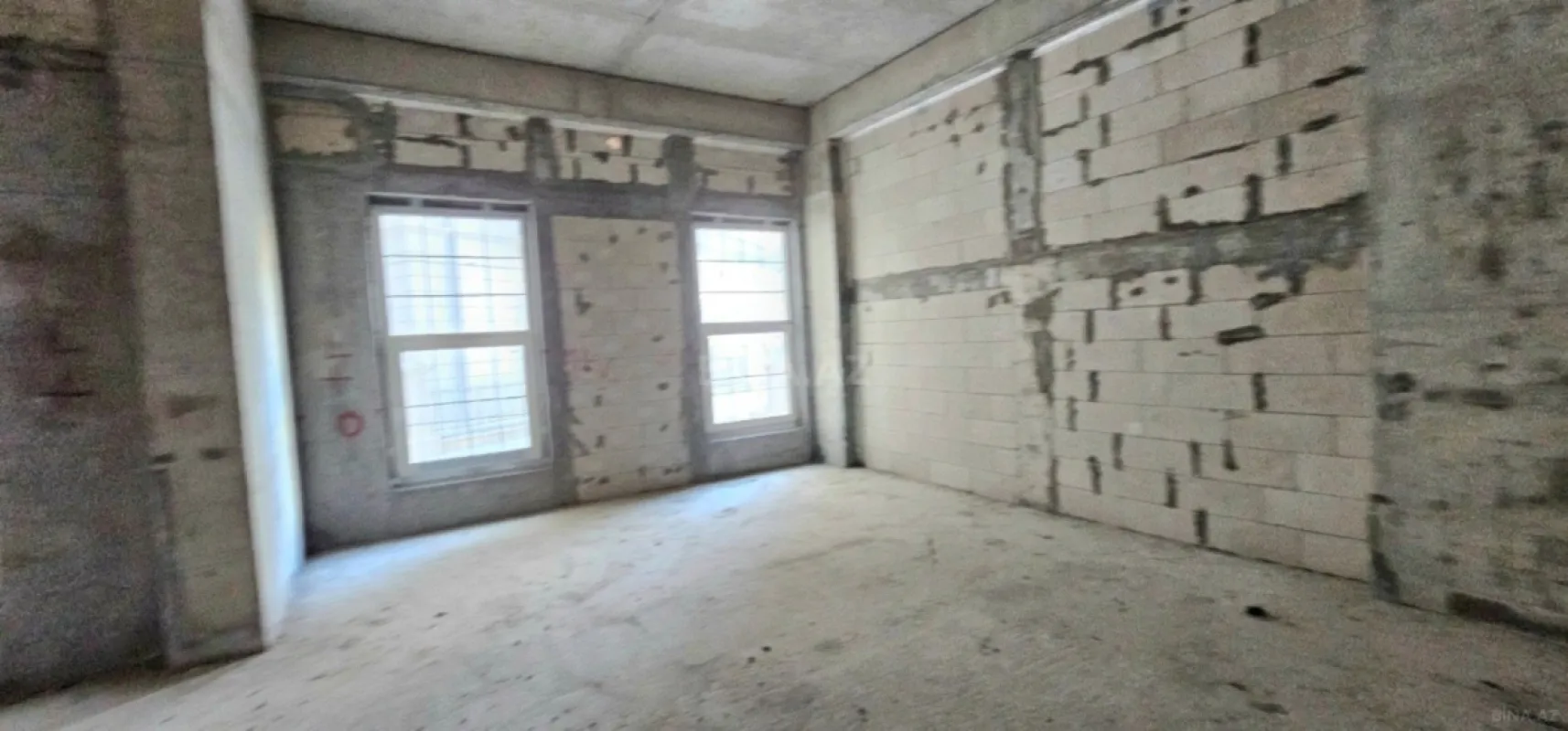 Satılır 4 otaqlı mənzil 143 m²