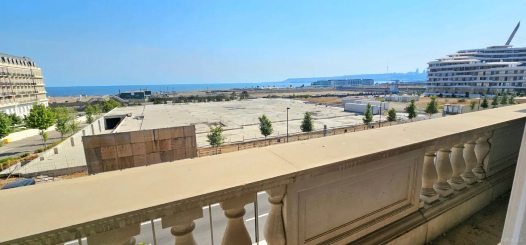 Satılır 4 otaqlı mənzil 143 m²