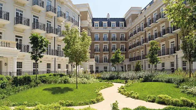 Satılır 4 otaqlı mənzil 143 m²