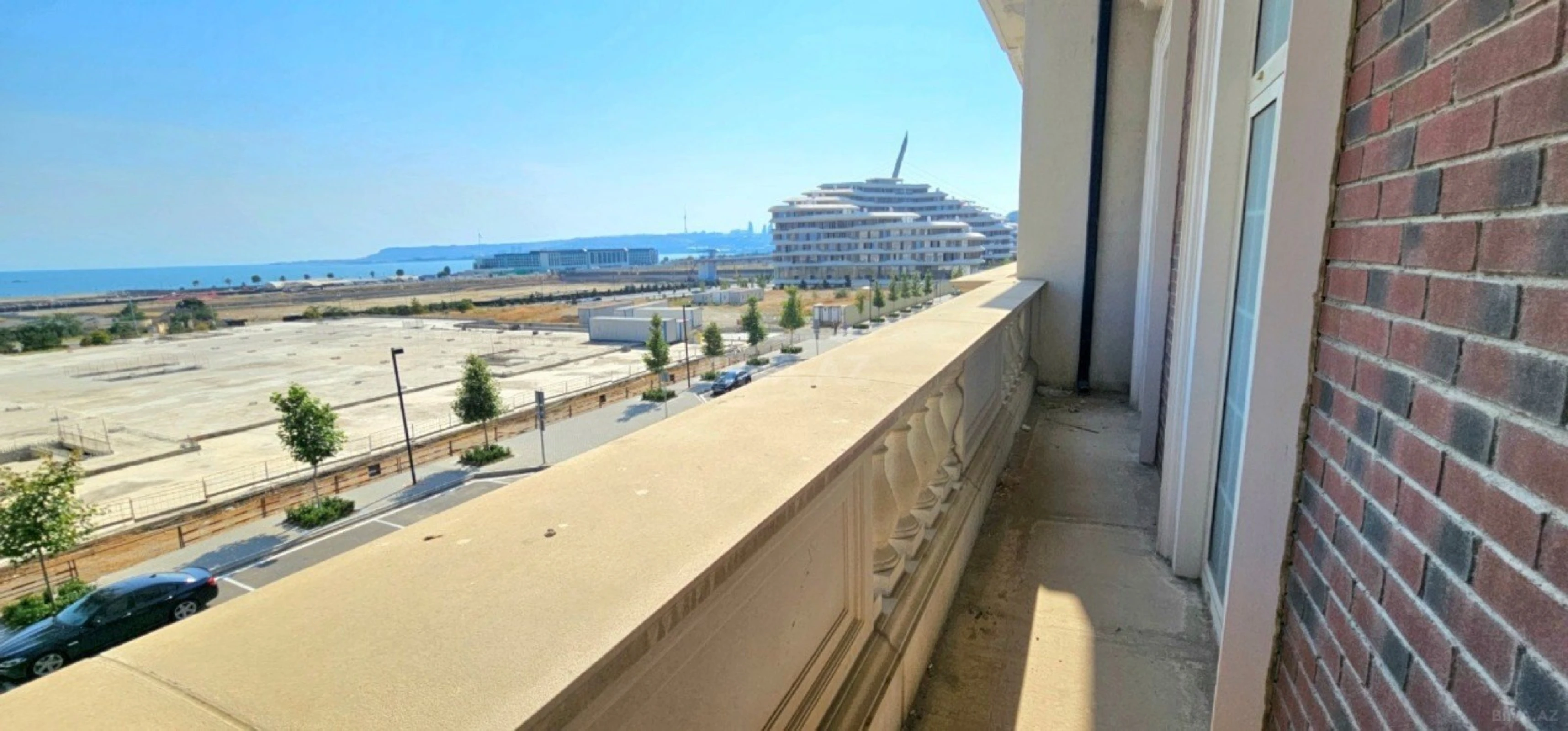 Satılır 4 otaqlı mənzil 143 m²