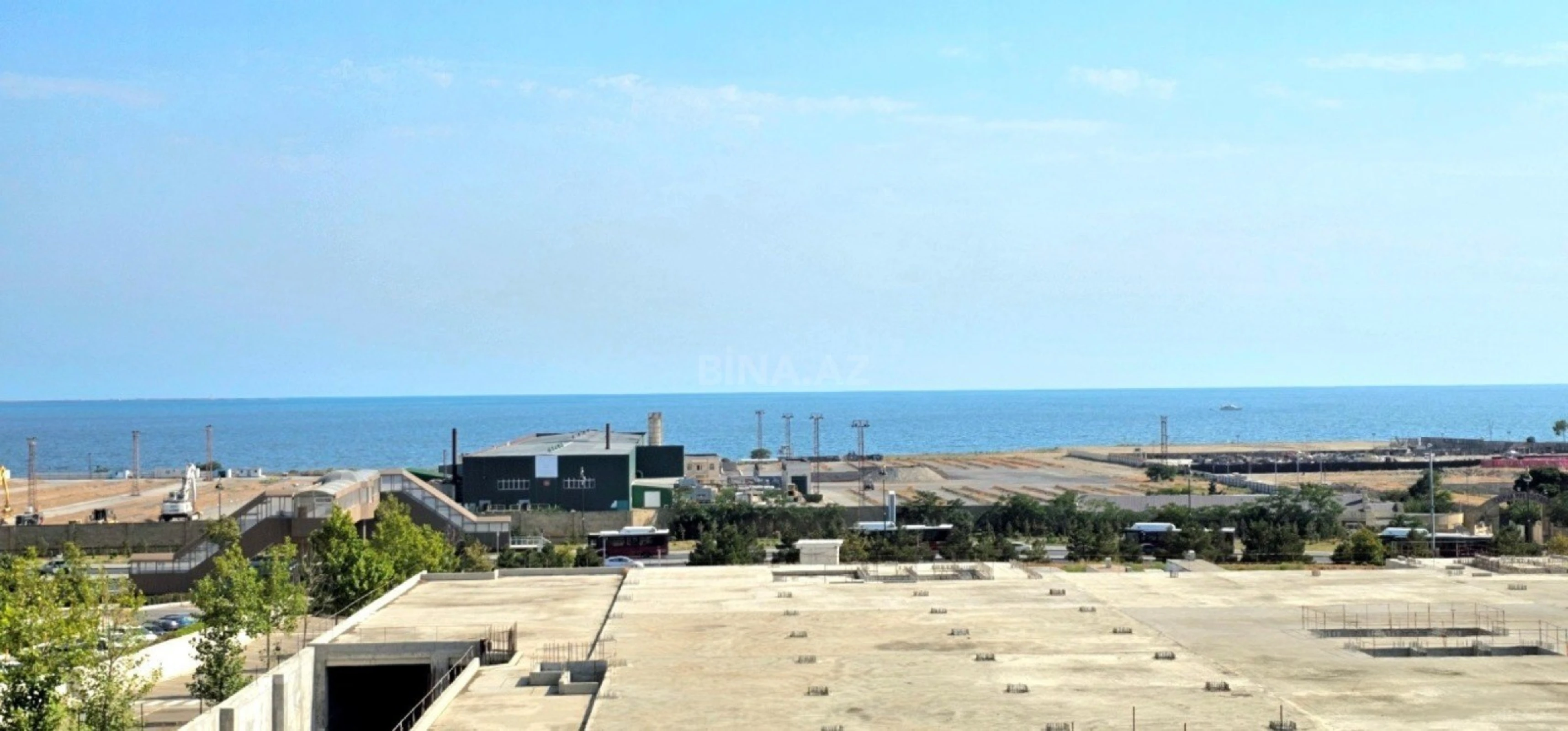 Satılır 4 otaqlı mənzil 143 m²