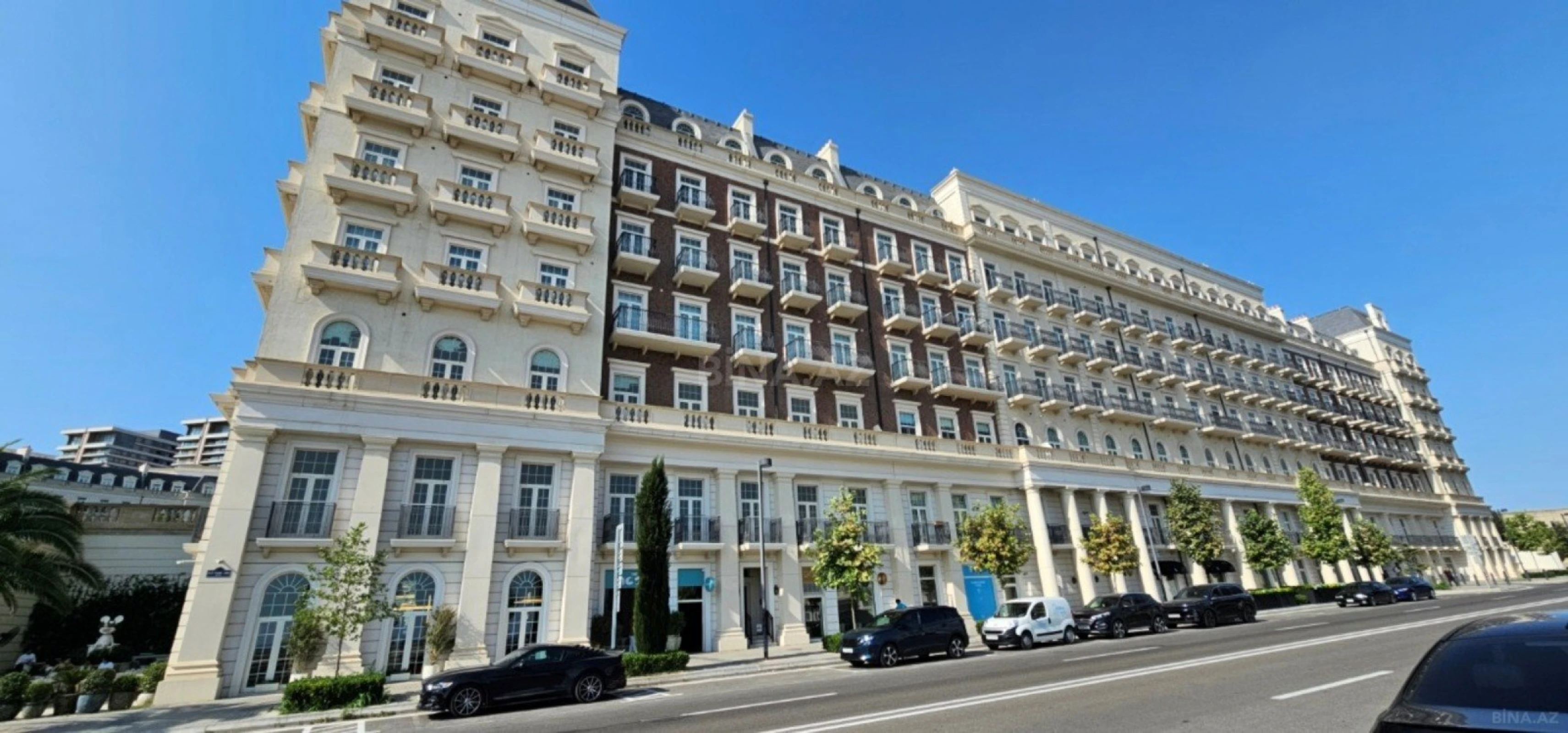 Satılır 4 otaqlı mənzil 143 m²