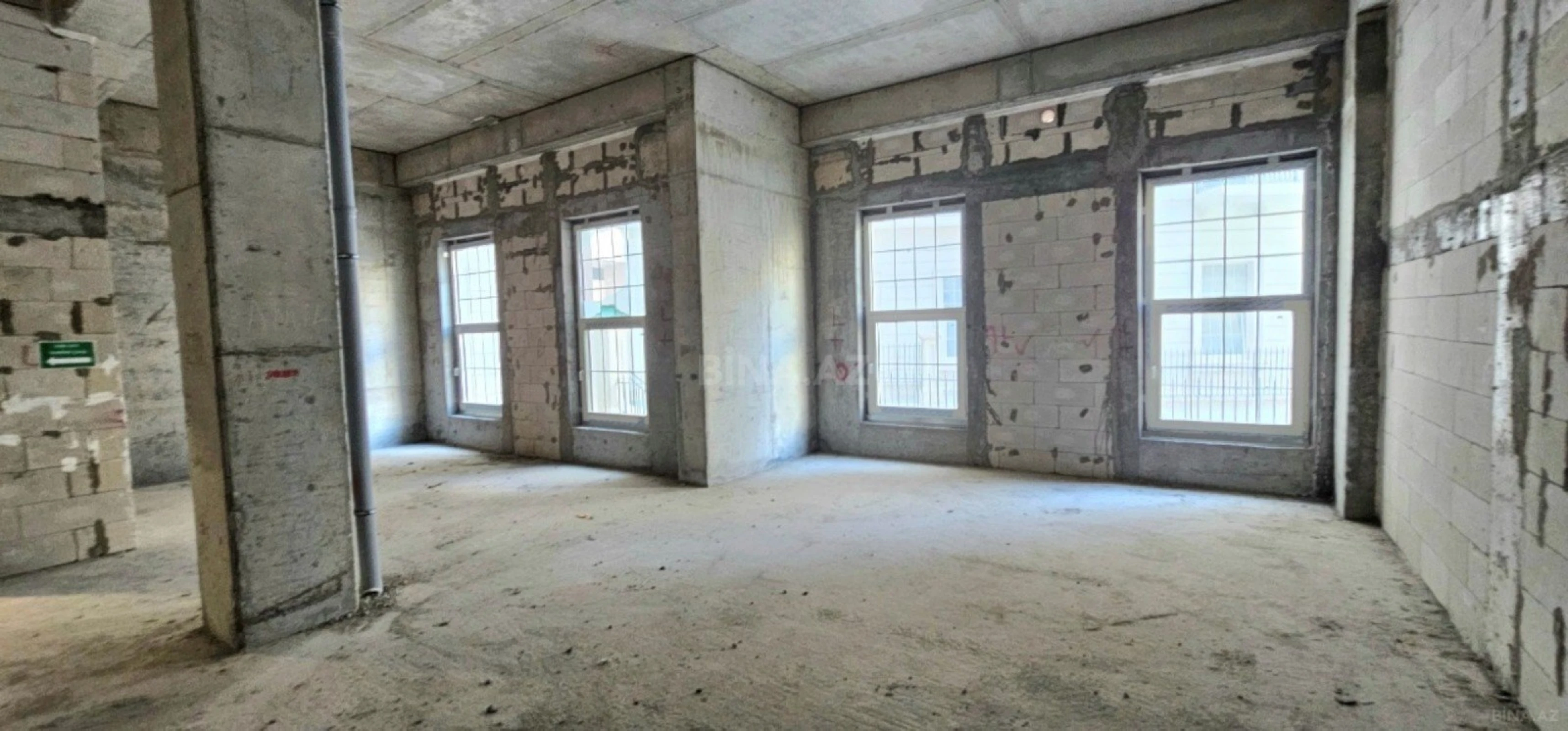 Satılır 4 otaqlı mənzil 143 m²