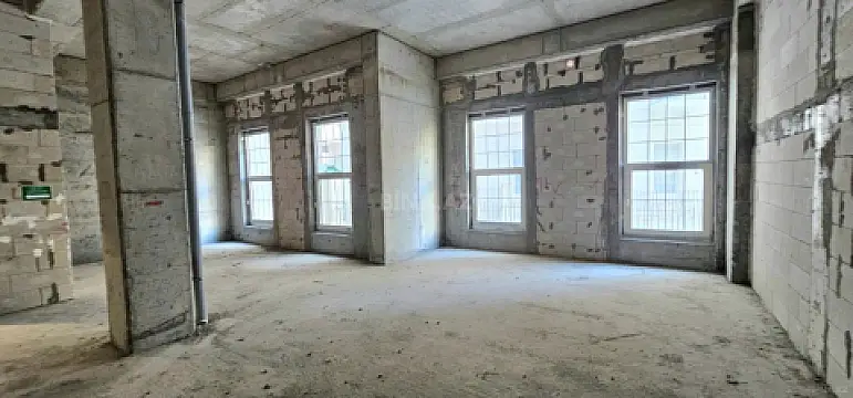 Satılır 4 otaqlı mənzil 143 m²