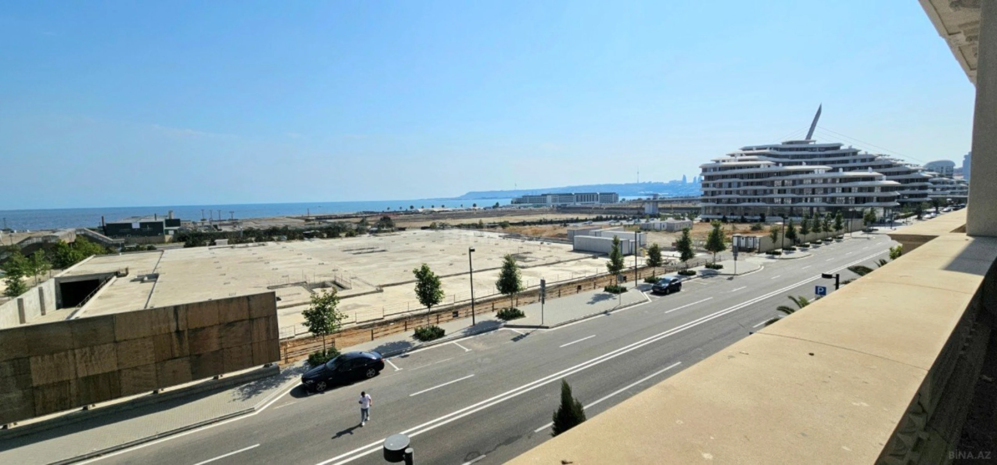 Satılır 4 otaqlı mənzil 143 m²