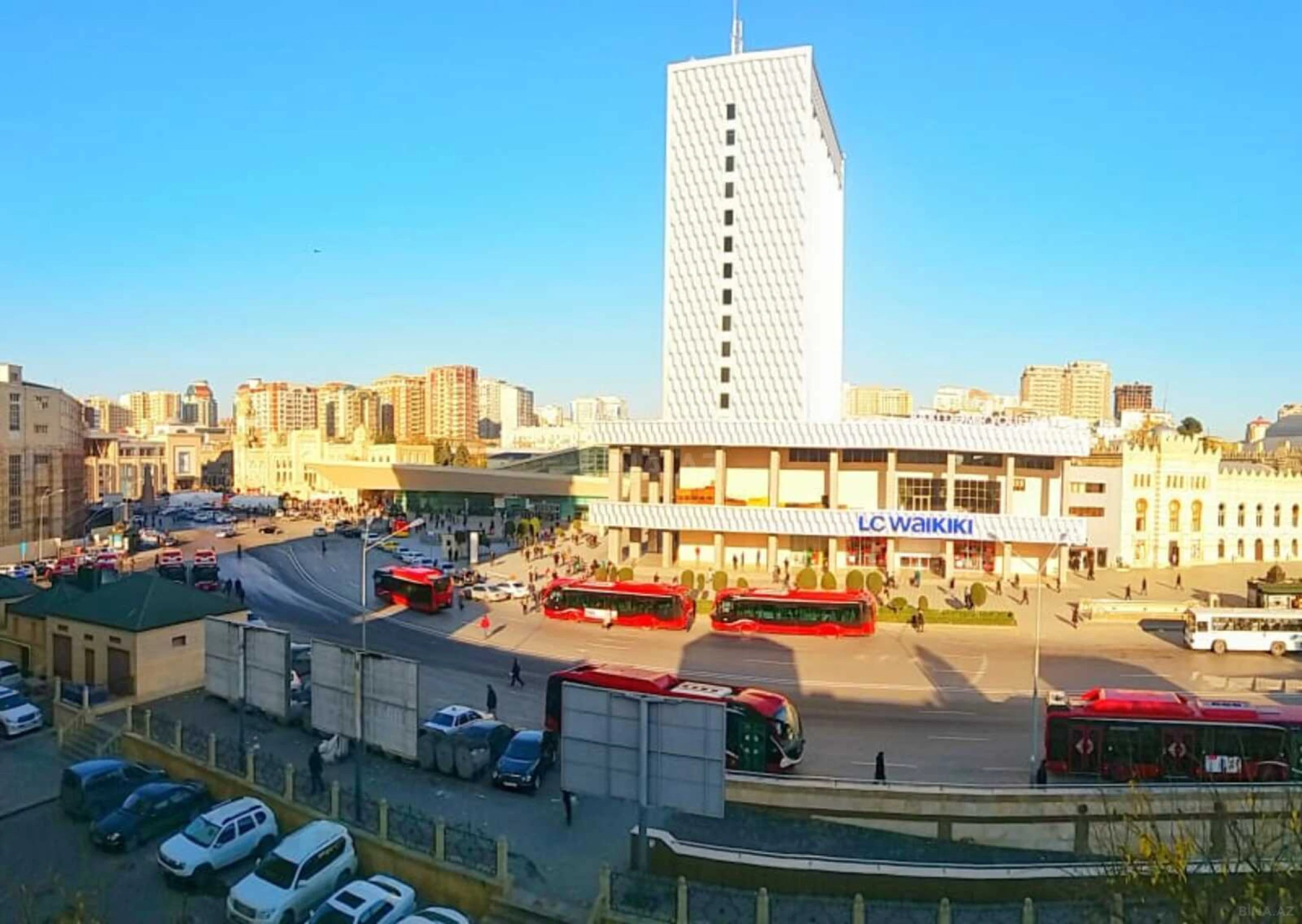 Satılır 7 otaqlı mənzil 287 m²