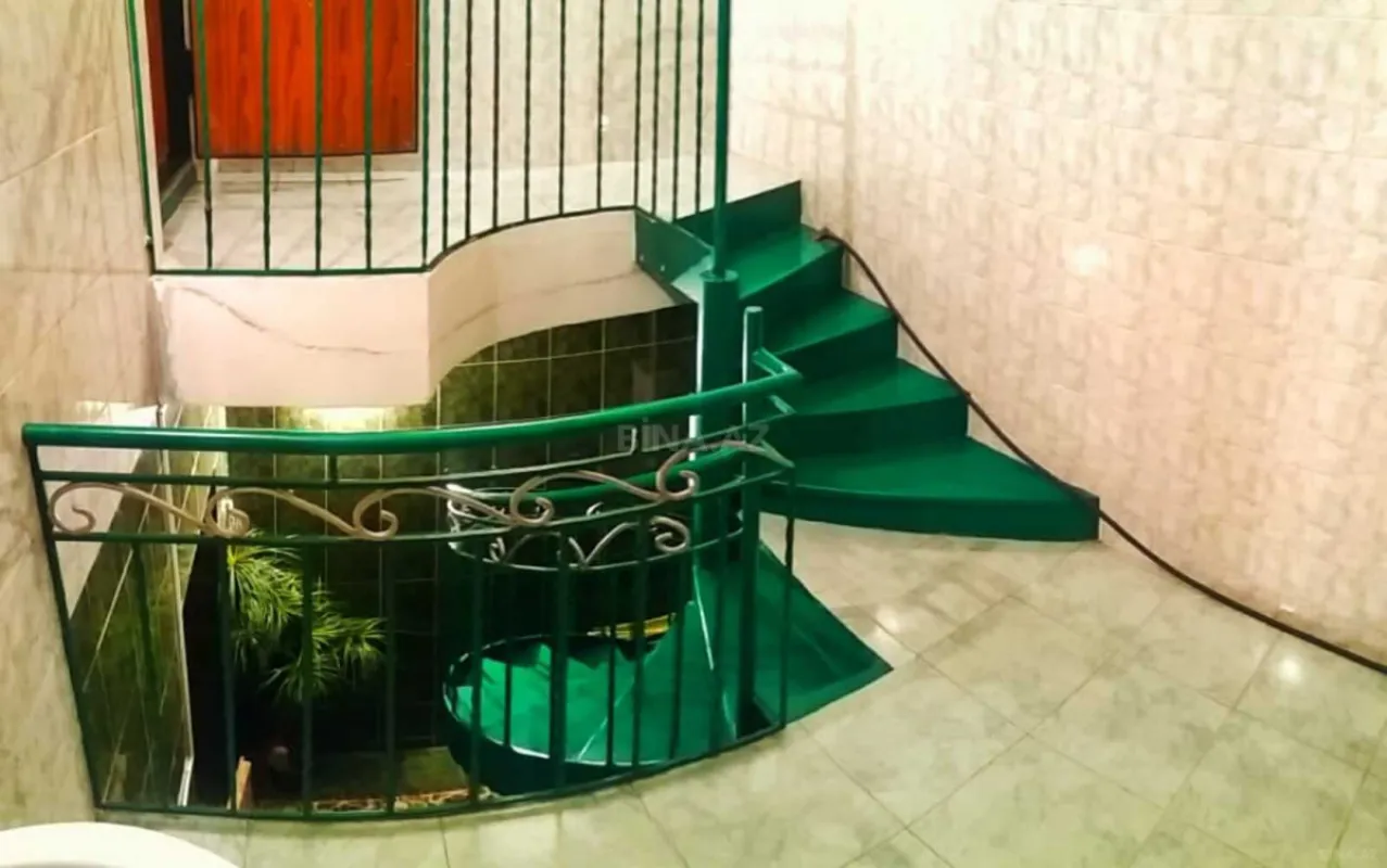 Satılır 7 otaqlı mənzil 287 m²