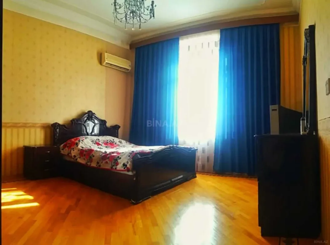 Satılır 7 otaqlı mənzil 287 m²