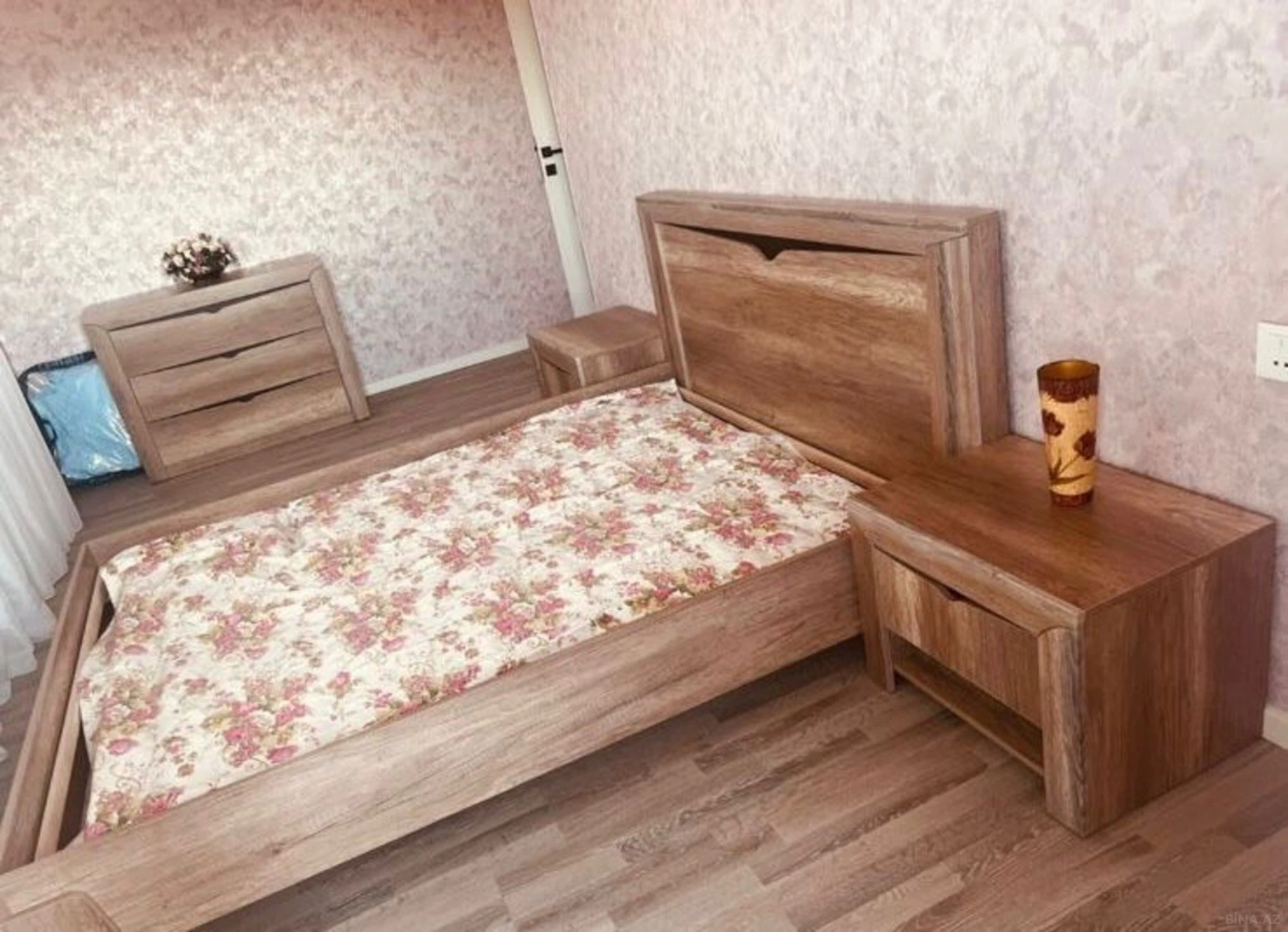 Satılır 3 otaqlı mənzil 121 m²