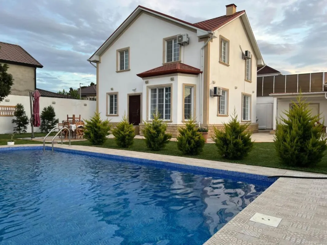 Kirayə verilir 4 otaqlı həyət evi 205 m²