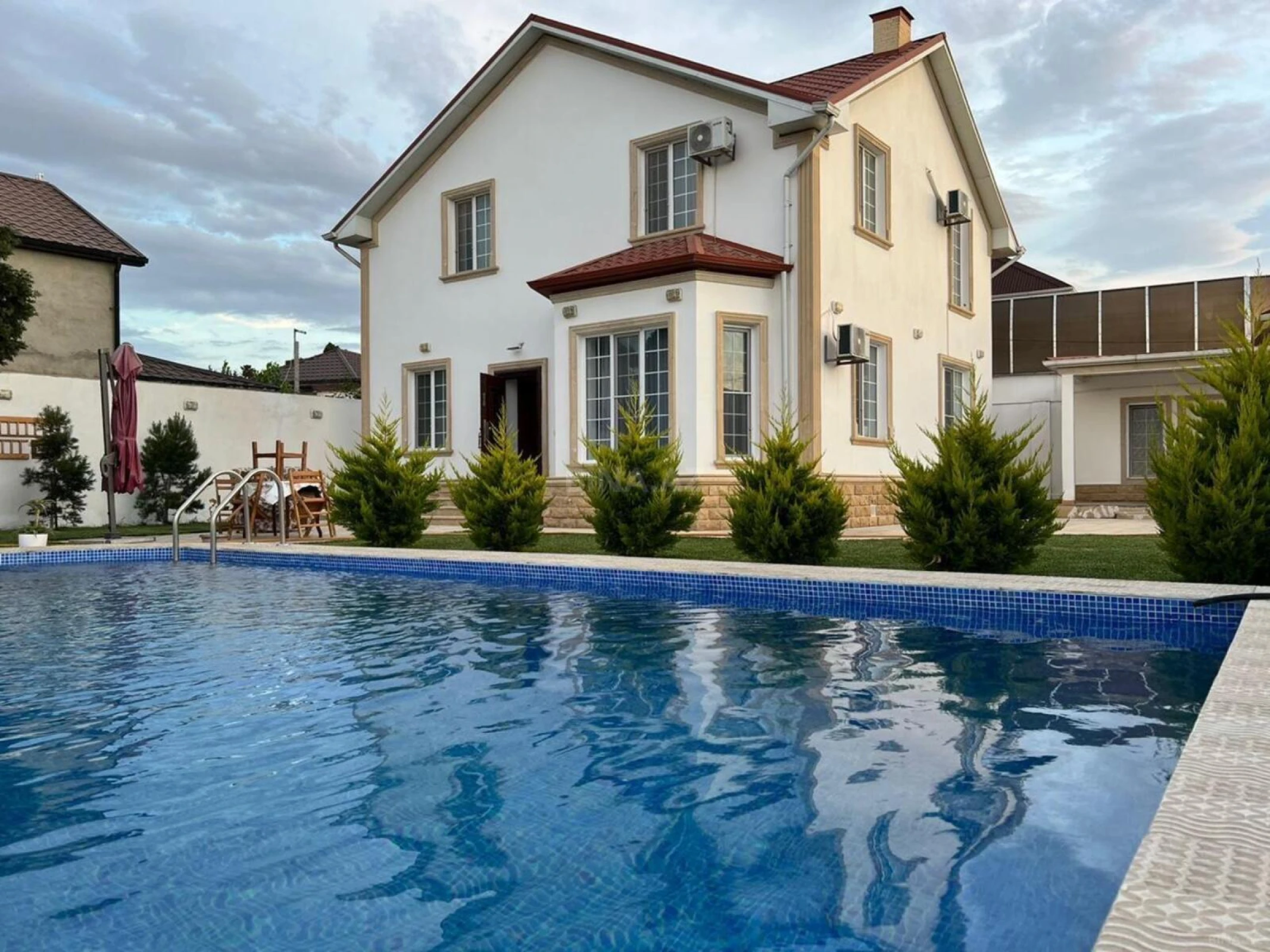 Kirayə verilir 4 otaqlı həyət evi 205 m²