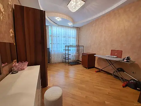 Kirayə verilir 4 otaqlı mənzil 188 m²