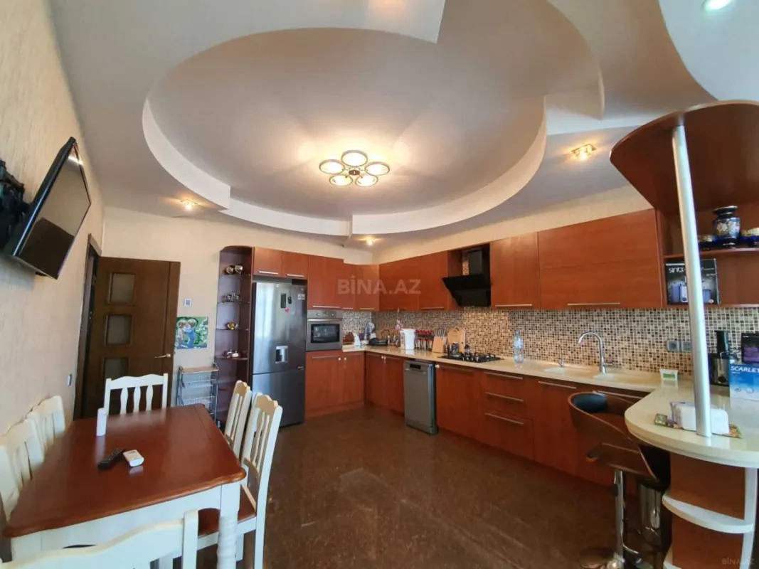 Kirayə verilir 4 otaqlı mənzil 188 m²