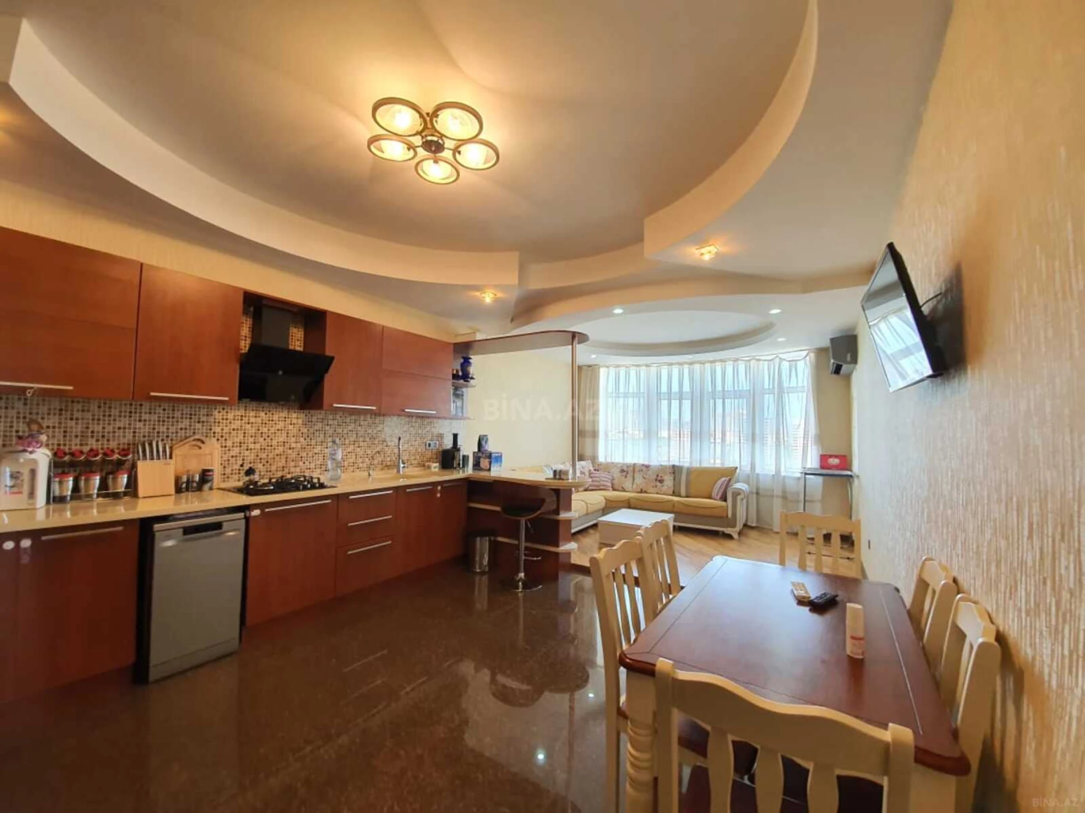 Kirayə verilir 4 otaqlı mənzil 188 m²