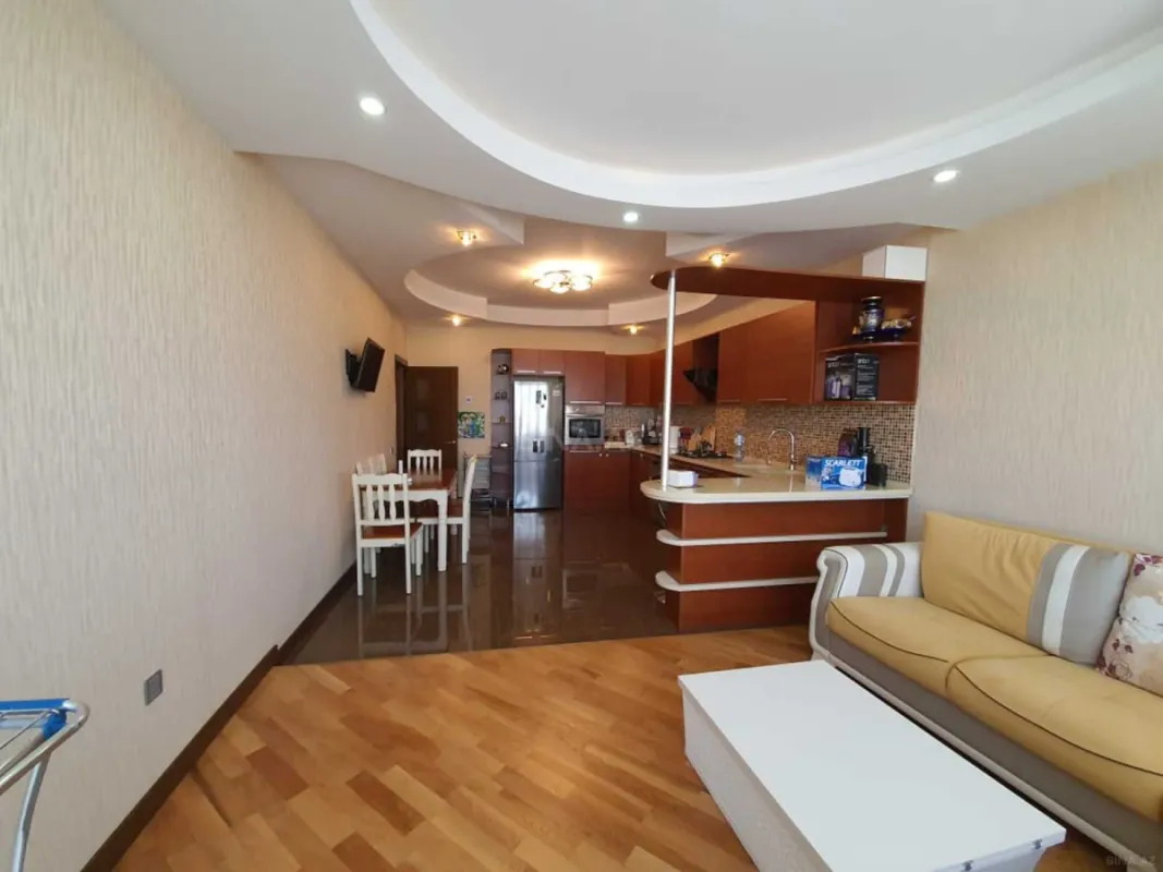 Kirayə verilir 4 otaqlı mənzil 188 m²