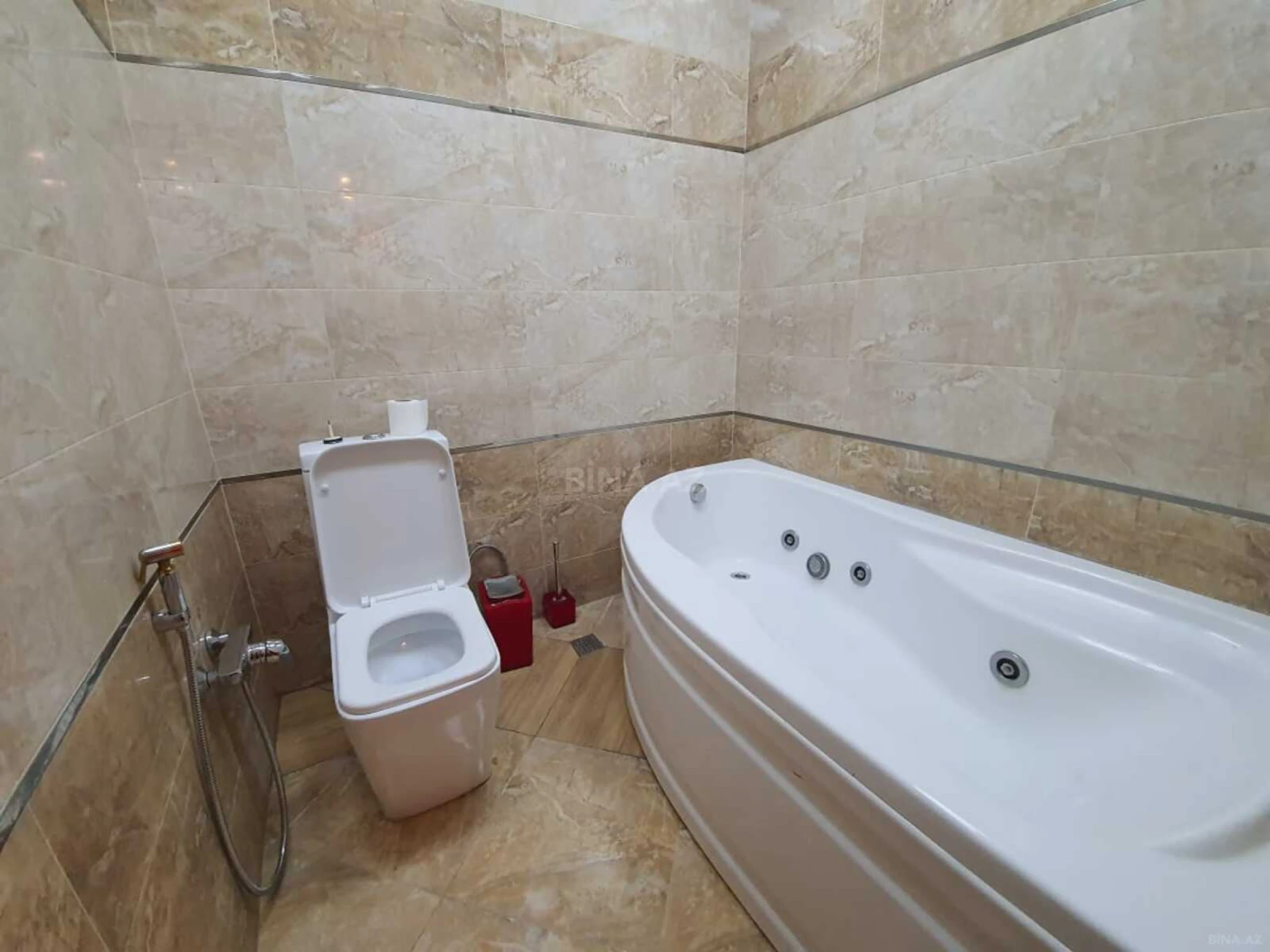 Kirayə verilir 4 otaqlı mənzil 188 m²