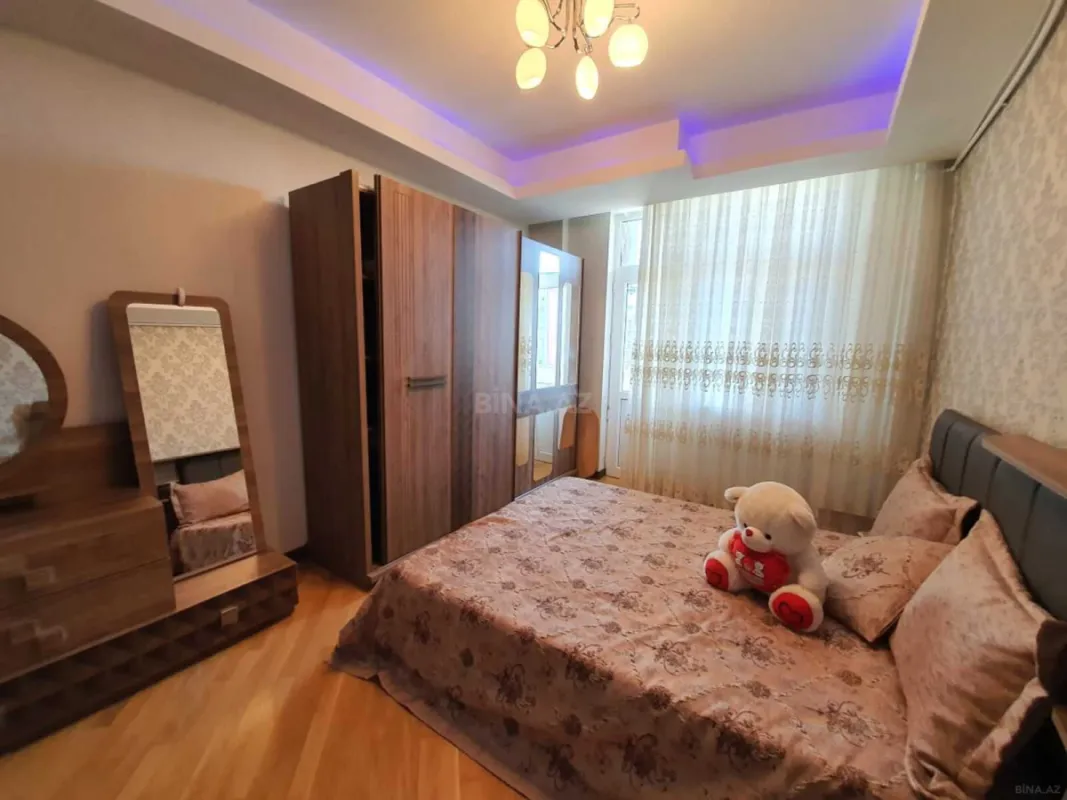 Kirayə verilir 4 otaqlı mənzil 188 m²
