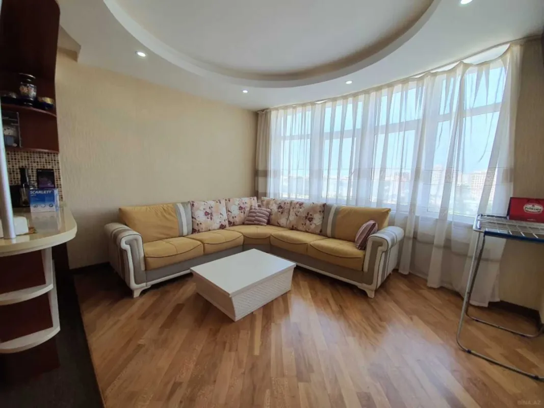 Kirayə verilir 4 otaqlı mənzil 188 m²