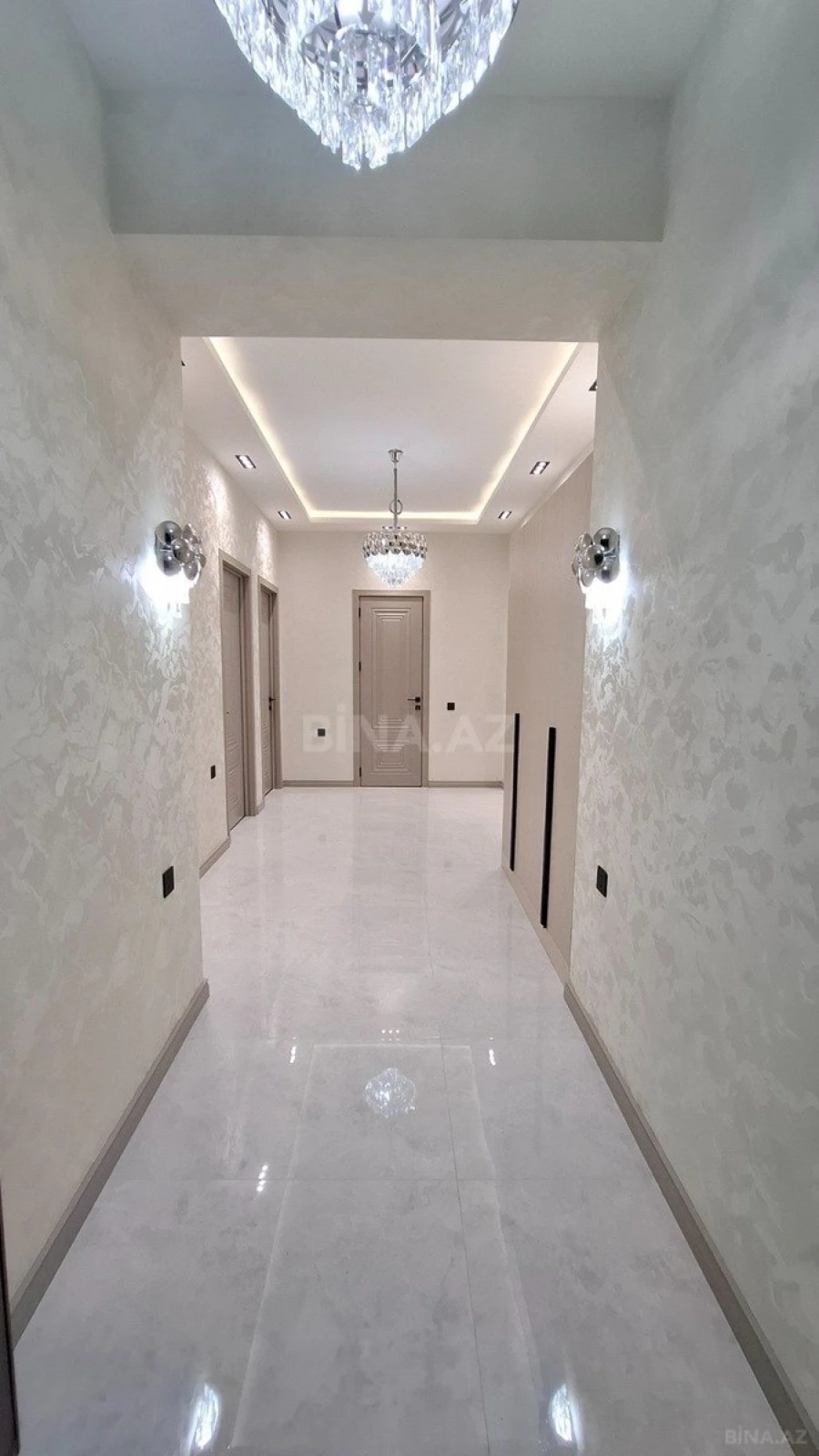 Satılır 3 otaqlı mənzil 130 m²