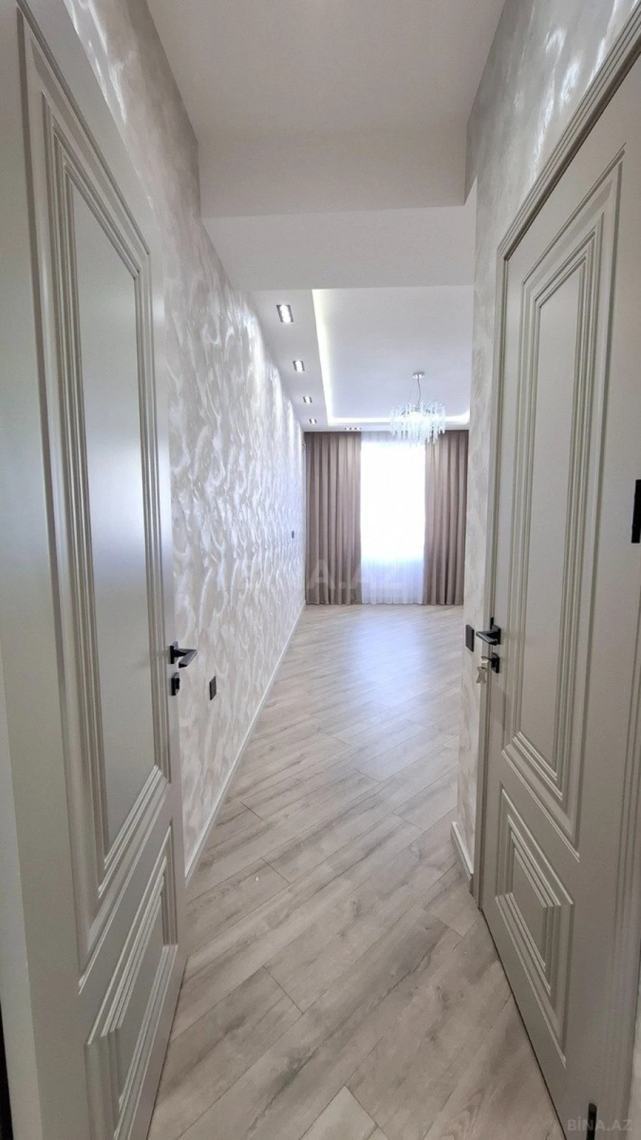 Satılır 3 otaqlı mənzil 130 m²