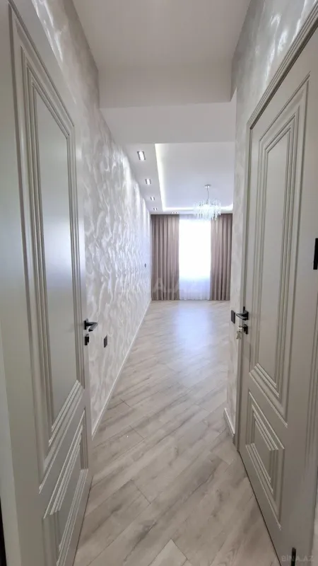 Satılır 3 otaqlı mənzil 130 m²