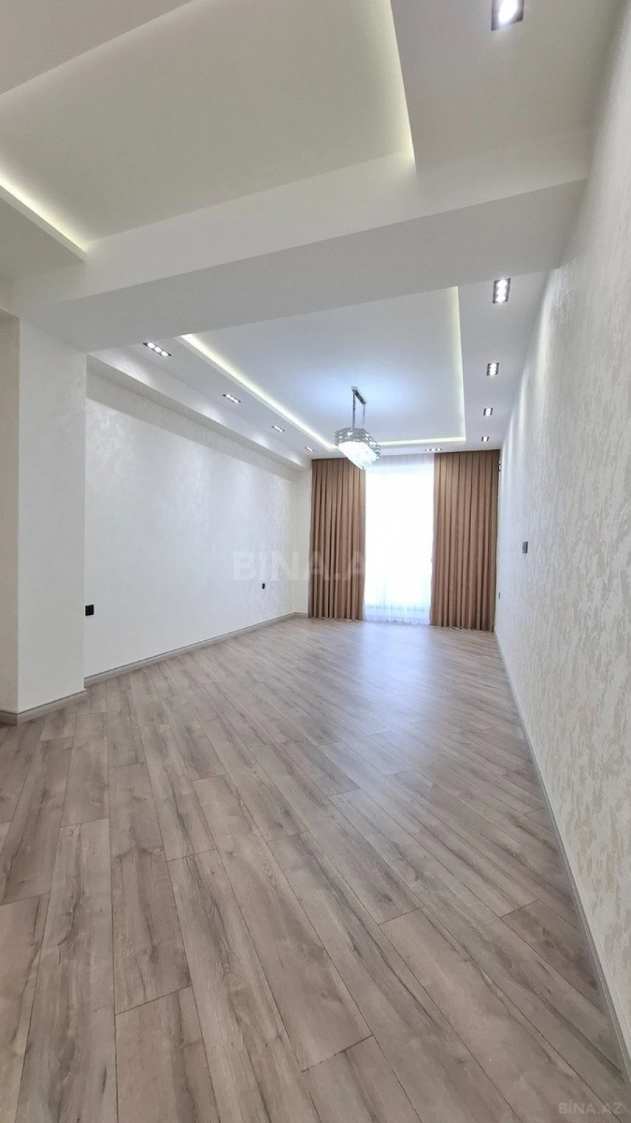 Satılır 3 otaqlı mənzil 130 m²