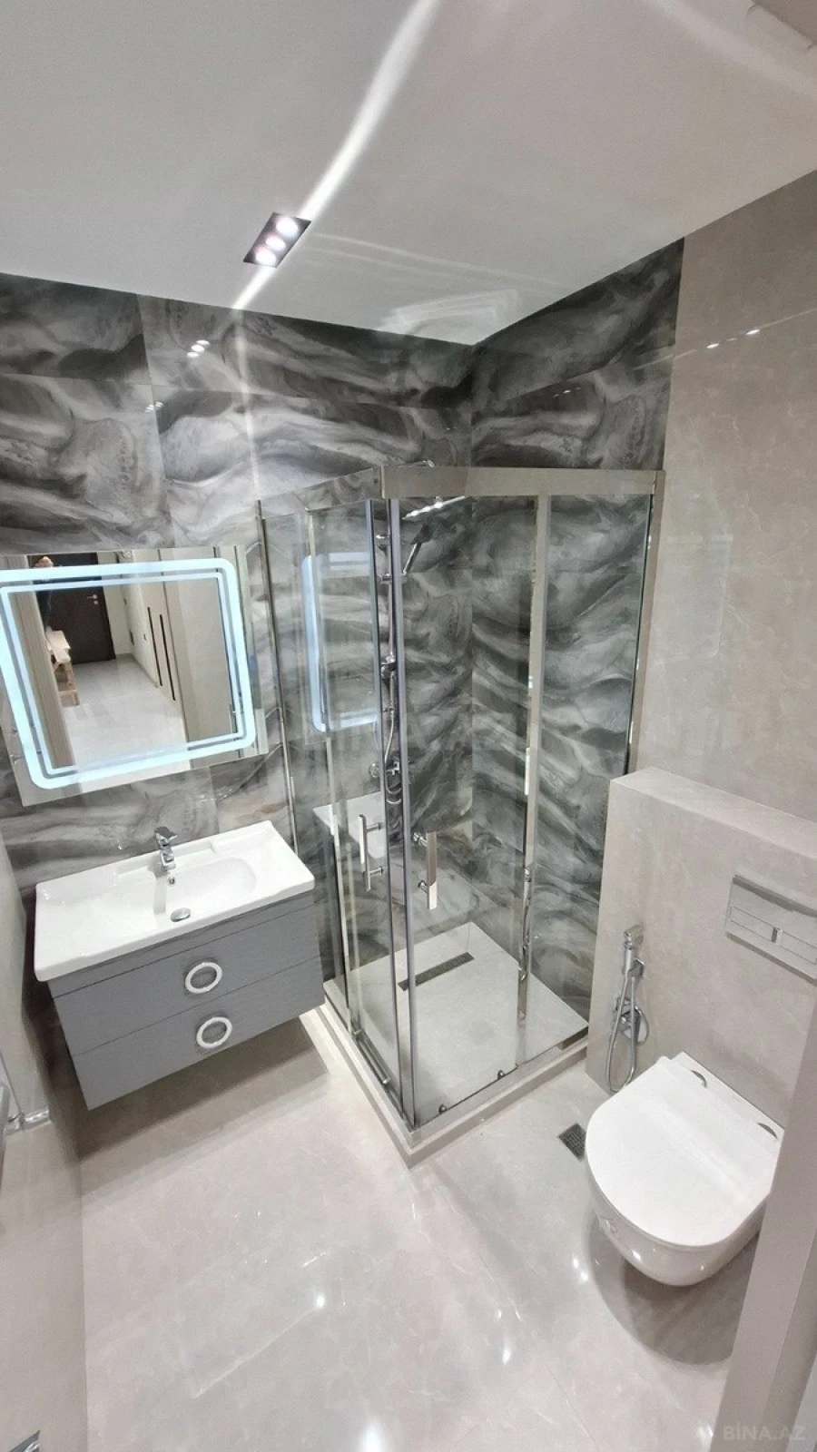 Satılır 3 otaqlı mənzil 130 m²