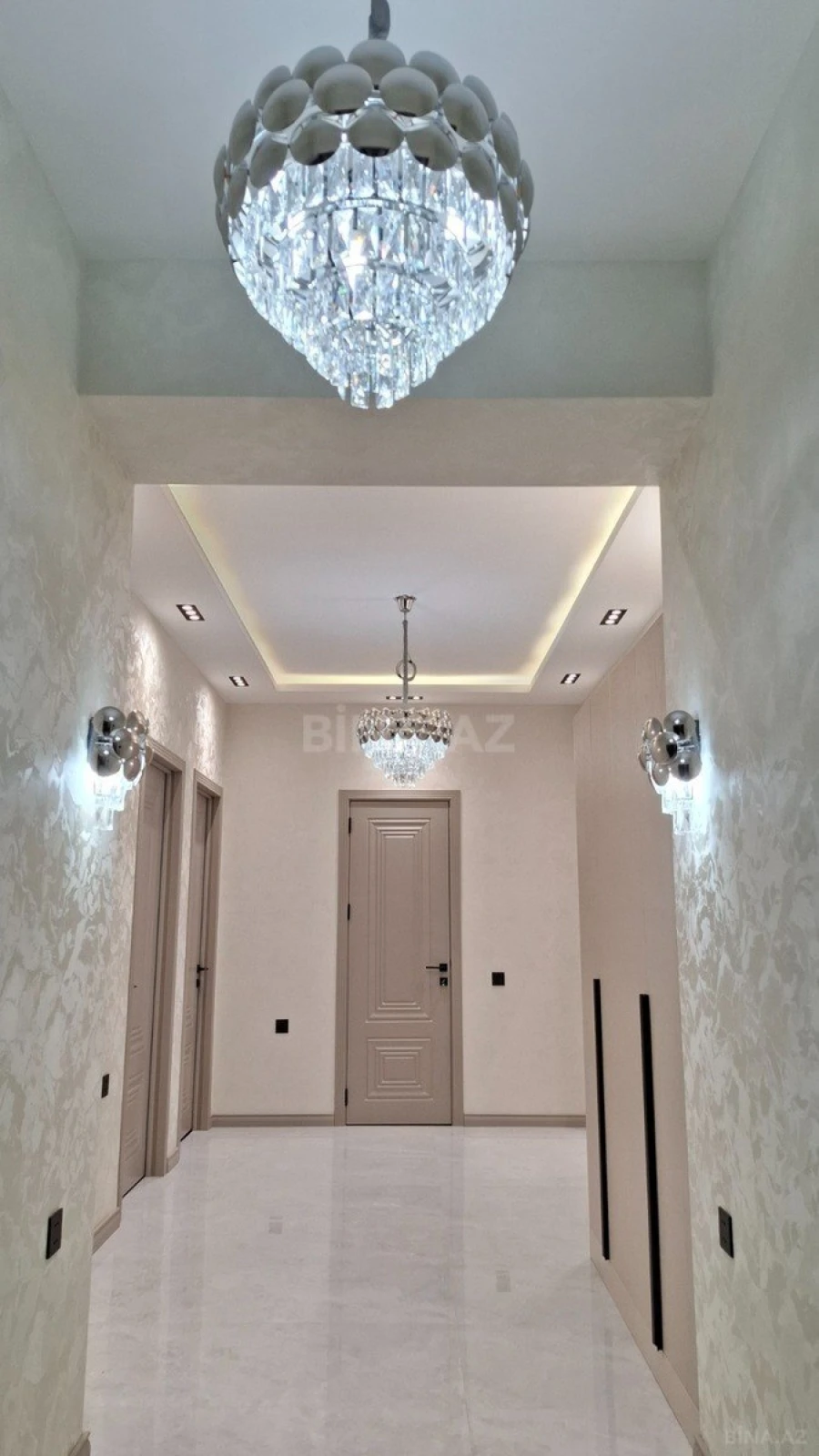 Satılır 3 otaqlı mənzil 130 m²