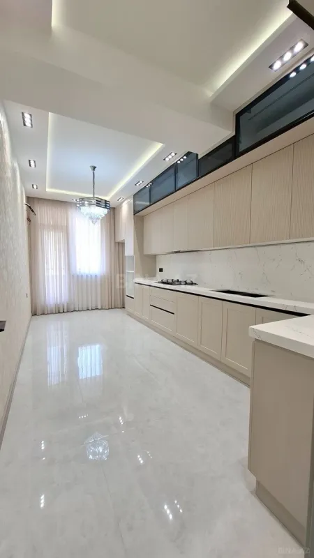 Satılır 3 otaqlı mənzil 130 m²