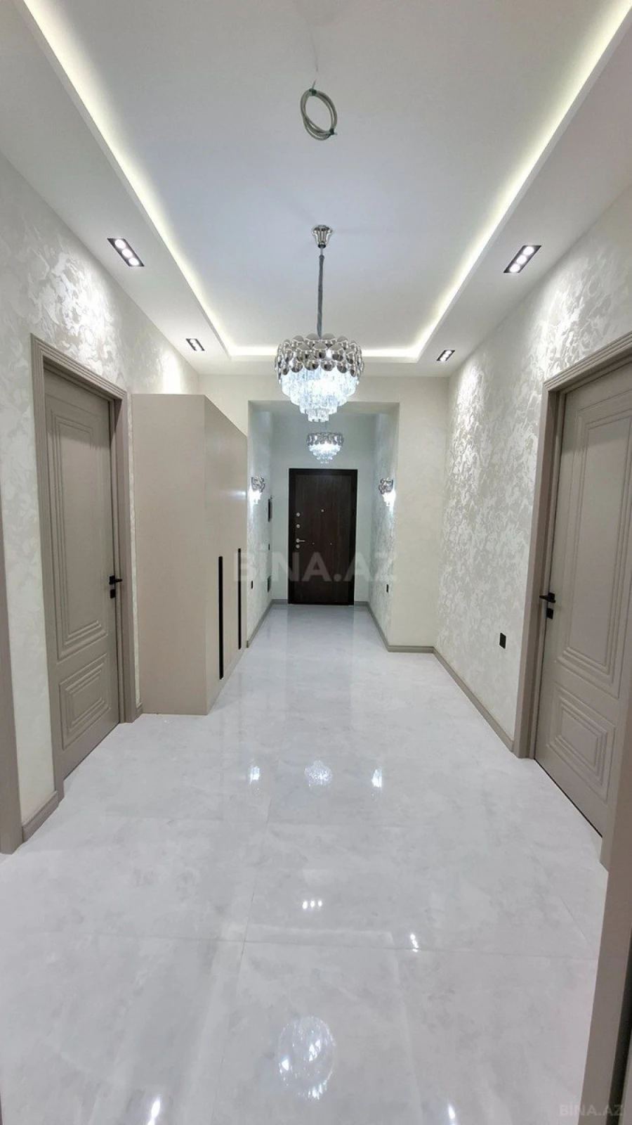 Satılır 3 otaqlı mənzil 130 m²