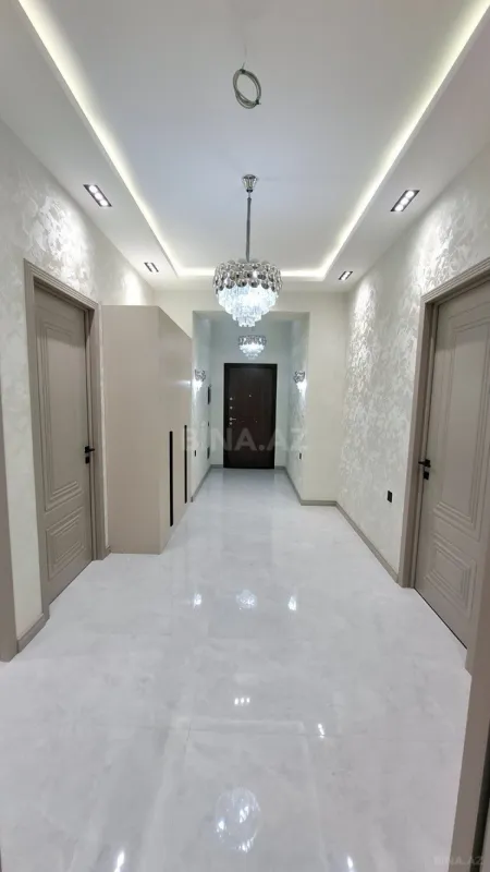 Satılır 3 otaqlı mənzil 130 m²
