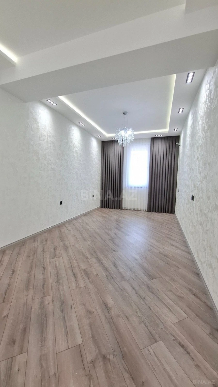 Satılır 3 otaqlı mənzil 130 m²