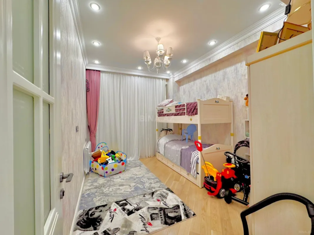 Satılır 3 otaqlı mənzil 115 m²