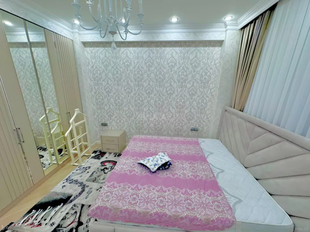 Satılır 3 otaqlı mənzil 115 m²