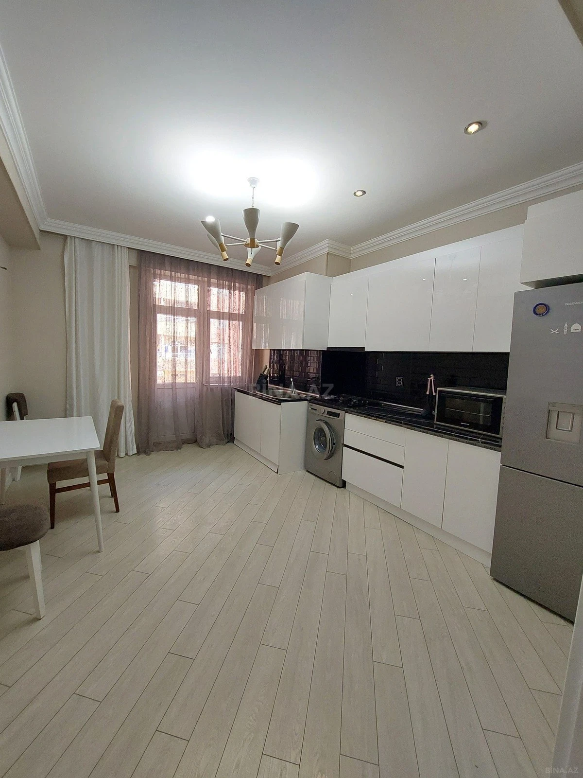 Kirayə verilir 3 otaqlı mənzil 116 m²