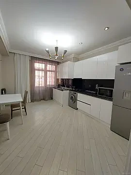 Kirayə verilir 3 otaqlı mənzil 116 m²