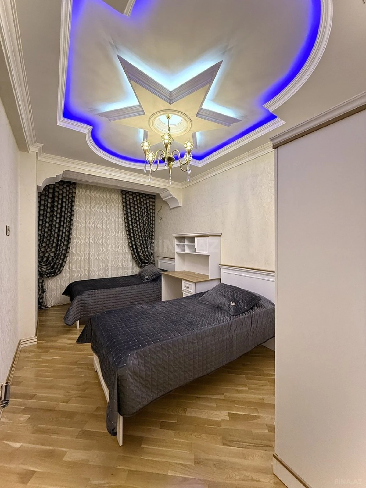 Satılır 4 otaqlı mənzil 170 m²